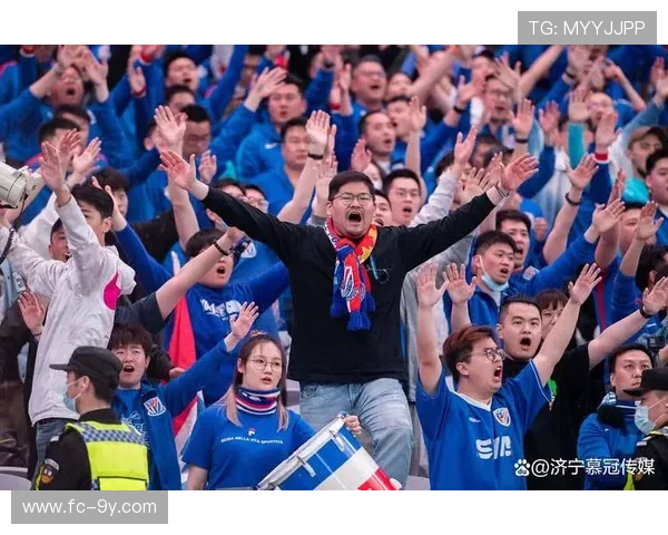 当球迷吹响口哨声响彻球场那一刻足球的激情与纷争同时上演